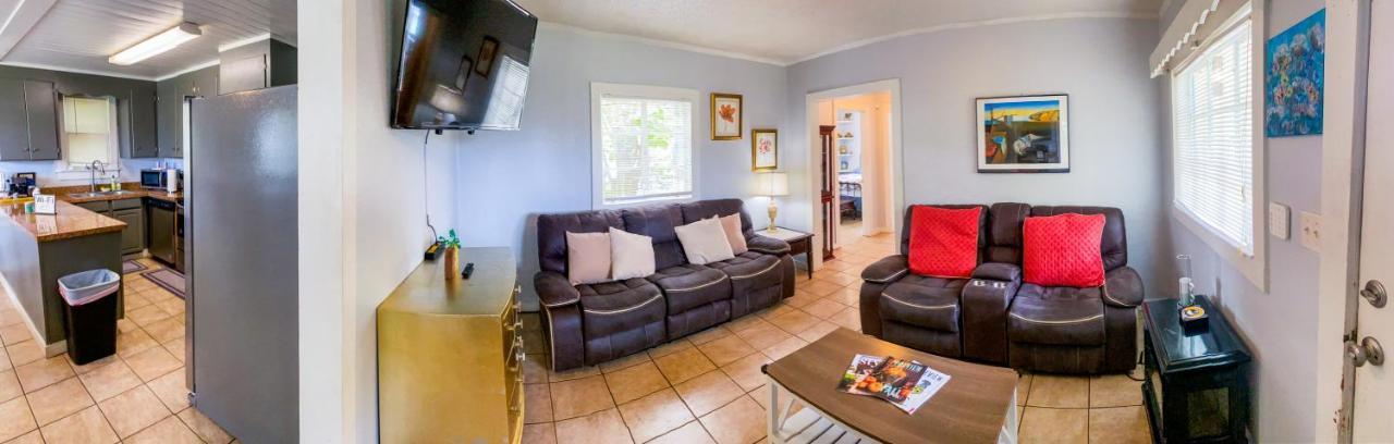 Holiday home Private In With Fenced Yard, Piano, Location, Pets Welcome