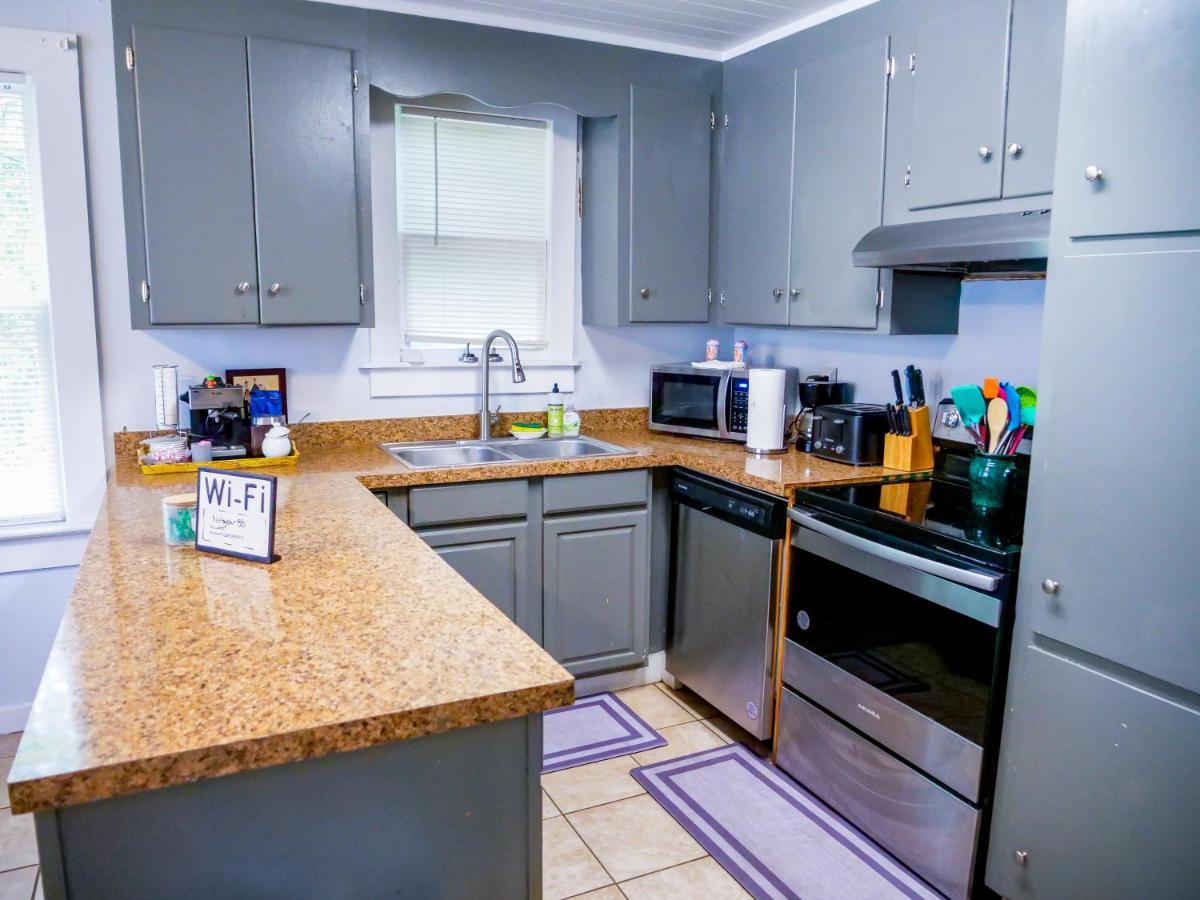 Private In With Fenced Yard, Piano, Location, Pets Welcome Hébergement de vacances